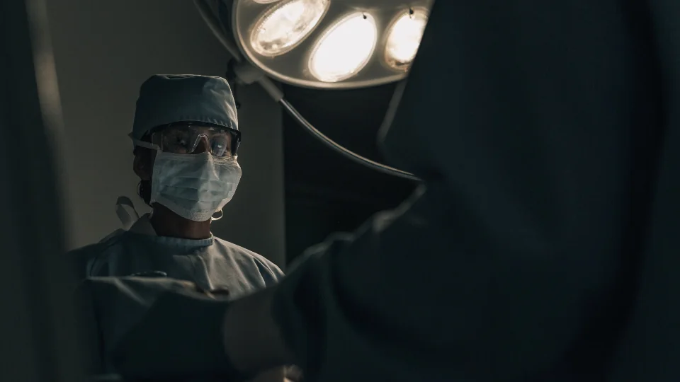 Imagem ilustrativa: Plano negou a cirurgia reparadora depois da bariátrica? Veja o que a lei garante